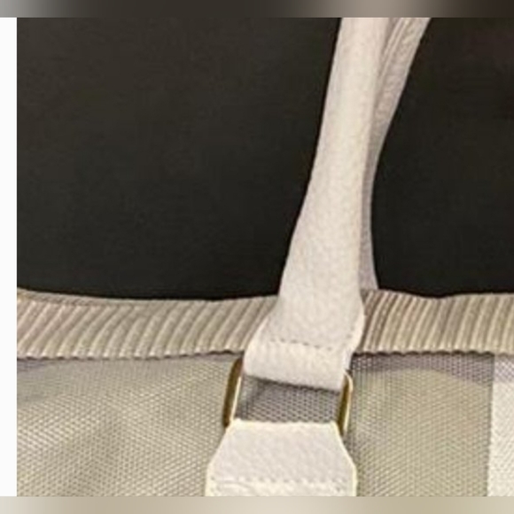 Pre- owned VINCE CAMUTO mens duffle bag - Picture 2 of 3